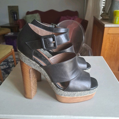 Marni high-heeled leather shoes used with wooden heels