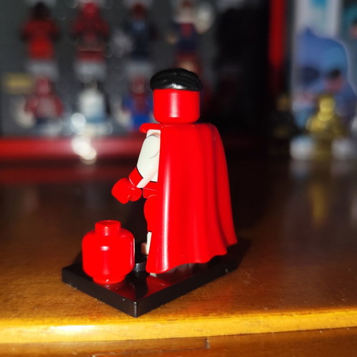 Omni-Invincible minifigure like new with accessories