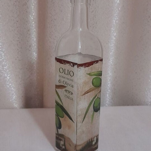 Decorative glass olive oil bottle like new, Mediterranean design