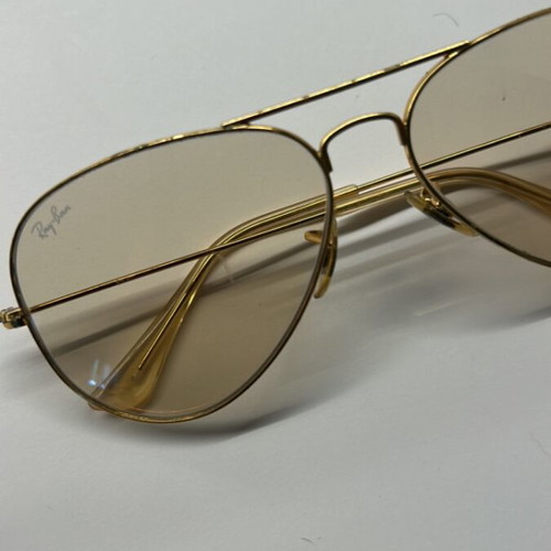 Ray Ban Aviator sunglasses used, gold color with case