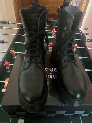 Robinson boots size 41 genuine leather like new, black