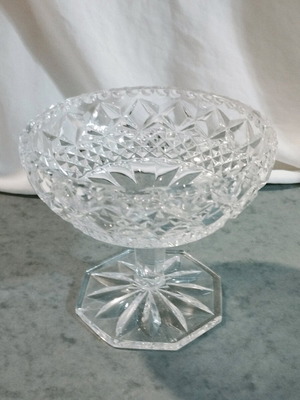 Vintage crystal compote bowl like new with diamond cut engraving