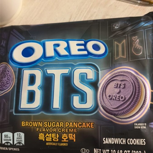 Oreo x BTS Limited Edition Sandwich Cookies 303g