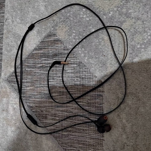 JBL wired headphones used, almost unused in perfect condition