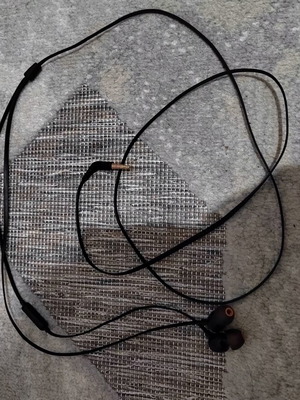 JBL wired headphones used, almost unused in perfect condition