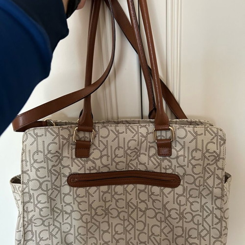 Calvin Klein handbag modern like new, multicolored