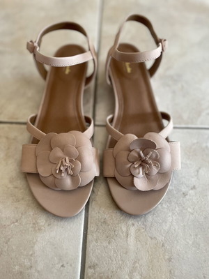 Clarks women's leather sandals with flower, beige nude, size 41