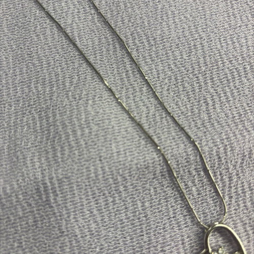 Silver necklace like new