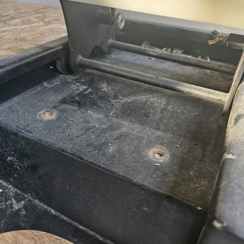 Sliding auxiliary engine mount used for boat