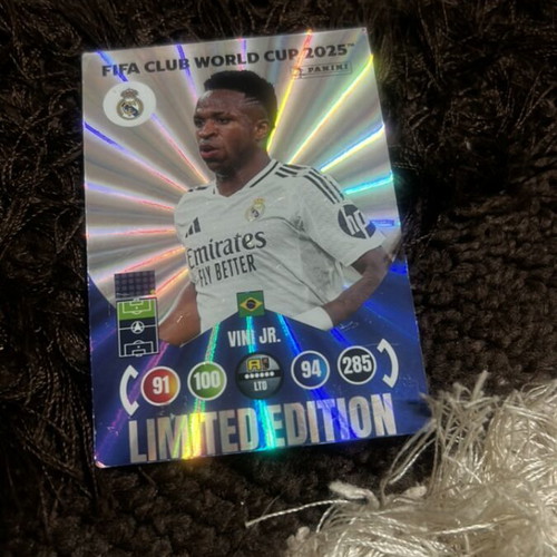 Real Madrid cards like new, Militao and Vinicius Jr