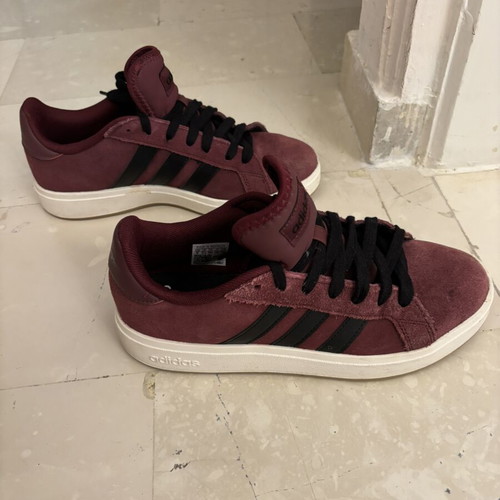 Adidas shoes size 38.5 like new with original laces
