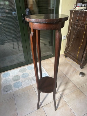 Antique flower stand used in excellent condition