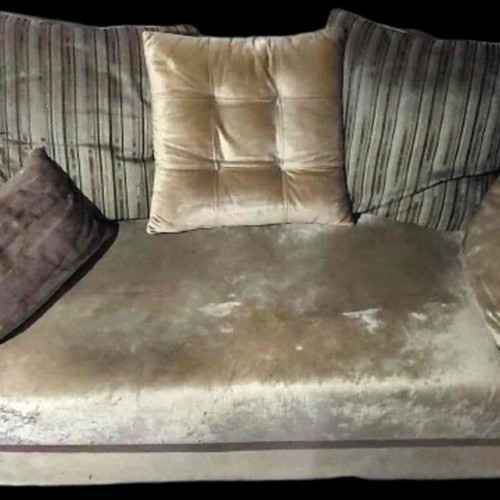 Two-seater sofa like new with decorative cushions