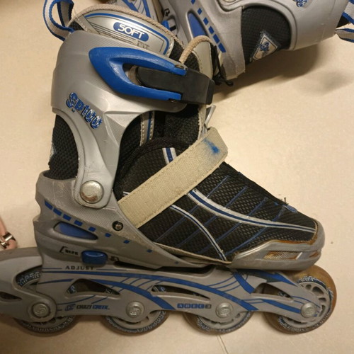 Roller skates like new, fits sizes 33 to 36