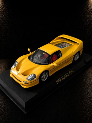 Ferrari F50 1:43 scale collectible model with base like new