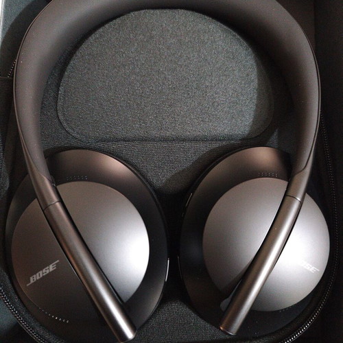 Bose Noise Cancelling 700 wireless headphones new, black