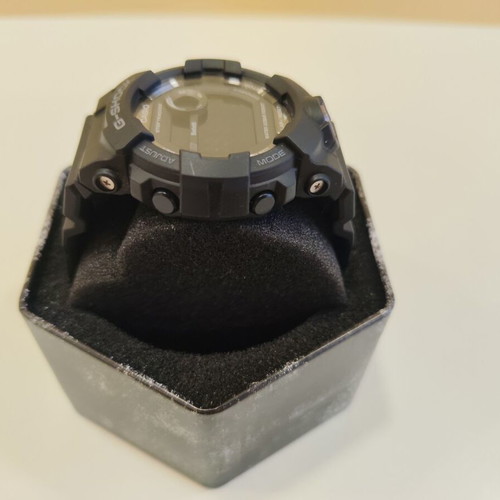 Casio G-Shock GBD-800-1BER watch like new with Bluetooth and step tracker