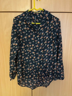 Stradivarius floral shirt like new, blue, size S
