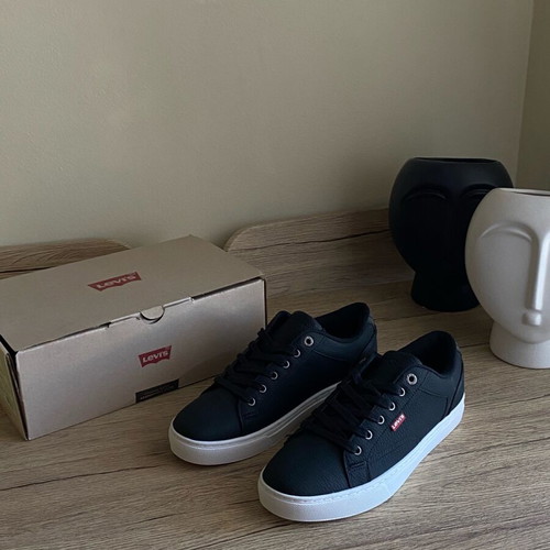 Levi's men's sneakers size 42 black with white sole new
