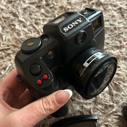 Sony camera like new with handle, flash, and bag