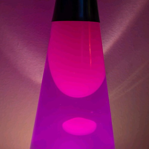 Lava lamp like new, fuchsia-purple pink color without mechanism