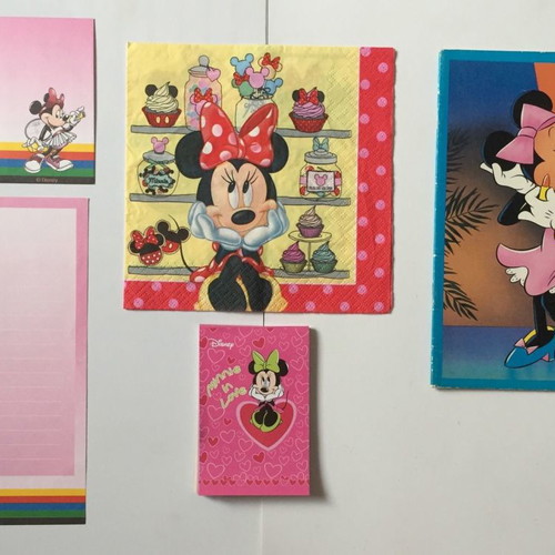 Minnie Mouse collectible set new