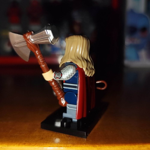 Thor Odinson figure like new with Mjolnir and Stormbreaker