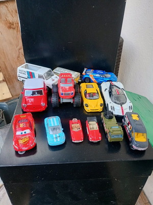 Играчки коли употребявани, комплект от 13, с маркови модели