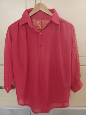 Women's shirt like new, fuchsia with lace and 3/4 sleeves