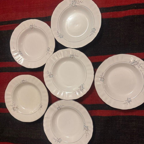 Vintage ceramic soup plates in like new condition, set of 6