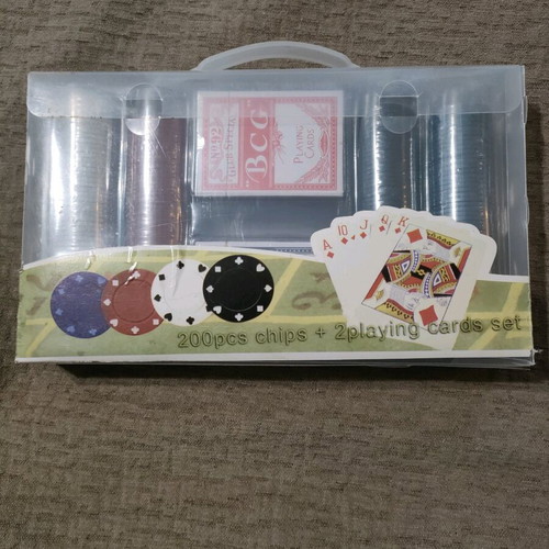 Poker set new with 200 chips and 2 playing cards
