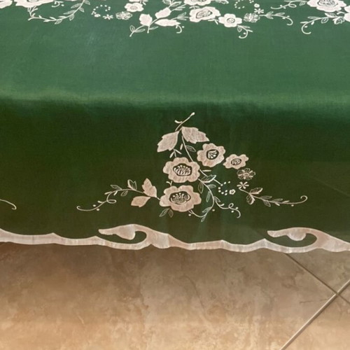 Silk Tablecloth emerald green 1.75x1.30 m set with 6 napkins like new