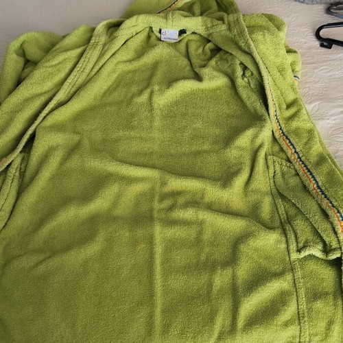 Unisex children's bathrobe size 10-12 used, with pockets