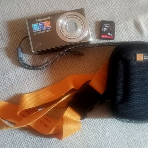 Olympus fe-5030 digital camera like new
