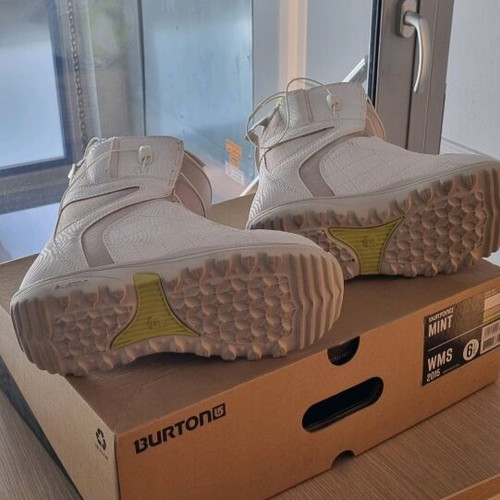 Burton snowboard boots like new, size 37