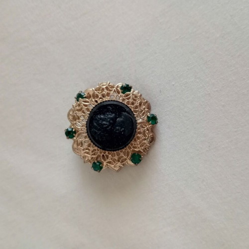 Cameo vintage pin like new