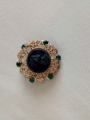 Cameo vintage pin like new