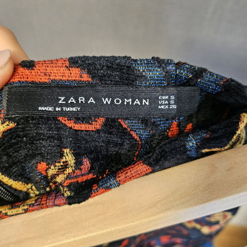 Zara mini Jacqaurd skirt with pom-poms like new, size Small