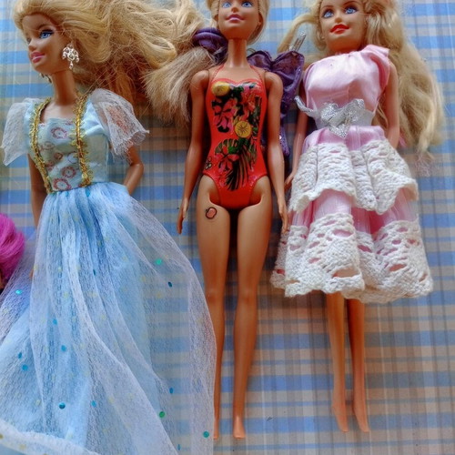 Various dolls with accessories