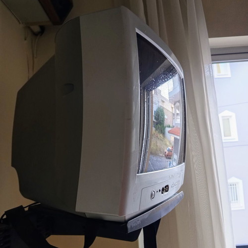 Philips CRT 17" TV used with wall mount for retro gaming