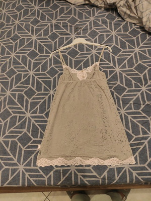 Lace nightdress like new, grey with pink details, size small