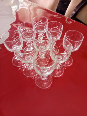 Set of 9 crystal dessert wine glasses like new, 11cm
