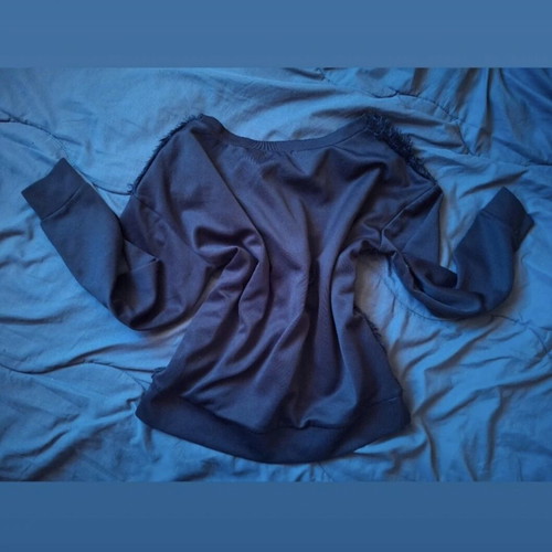 Tenezis blouse with black fur like new, size S-M