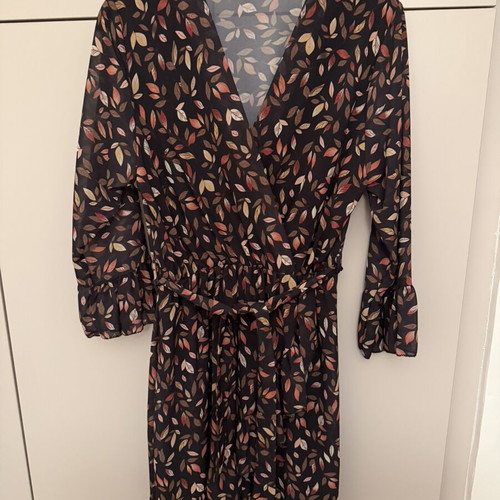 Dress with leaf print size M, used, lightweight fabric