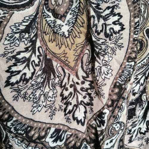 Benetton scarf like new