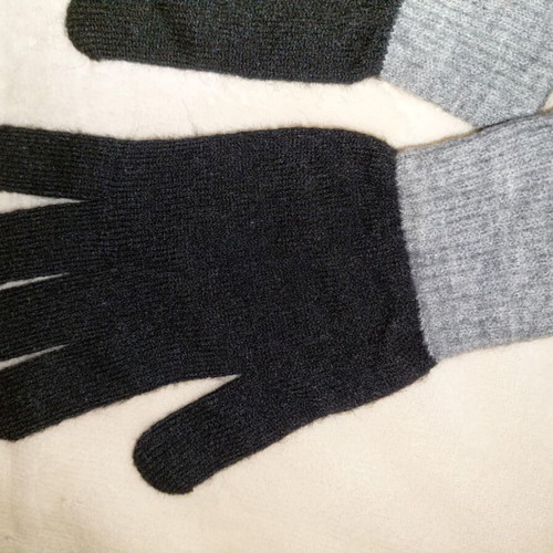 Stamion hat and gloves set new, black and gray