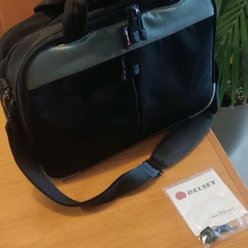 Delsey laptop bag briefcase like new, black