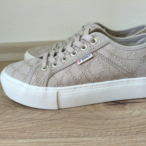 Only women's beige sports shoes like new, size 37