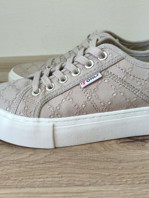 Only women's beige sports shoes like new, size 37
