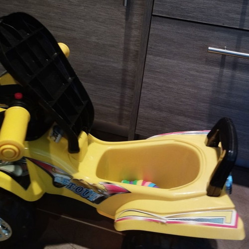 Pedal-powered vehicle like new with sounds